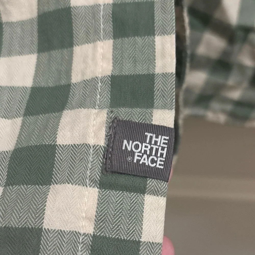 The North Face Men's Long Sleeve Button Down  Plaid Green & Cream Size XL